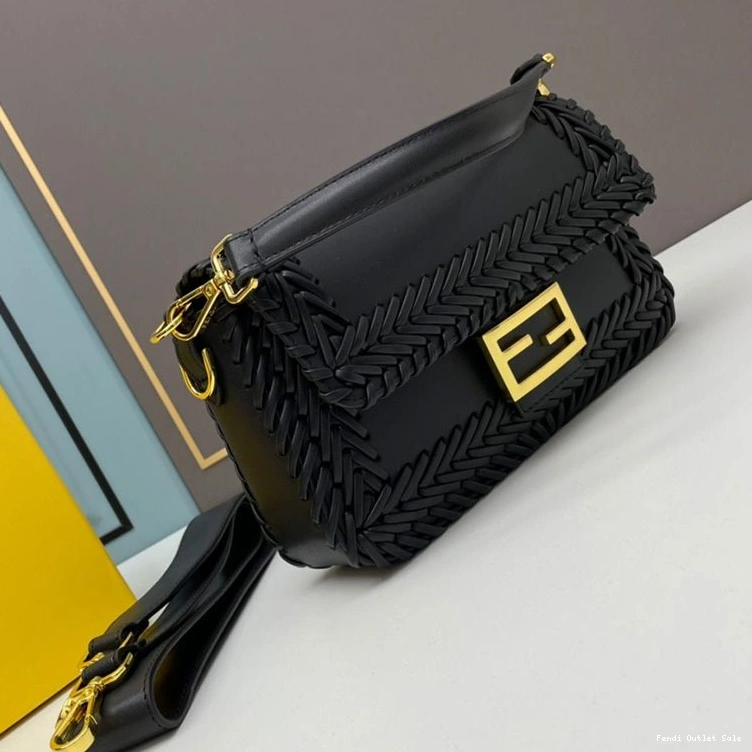 Affordable Stitching Black Fendi Medium Baguette Leather Bag In 0722